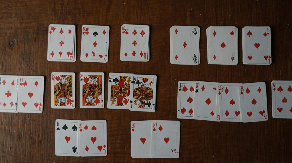Cách Chơi Mậu Binh Online Tại 8XBET — Luật Xếp Bài & Chiến Thuật